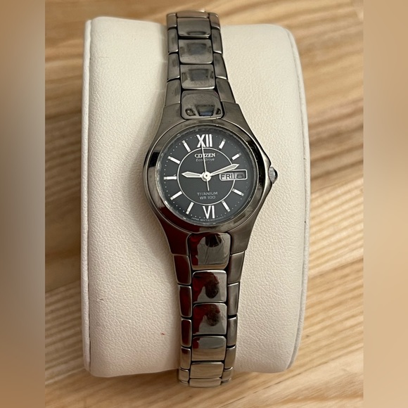 citizen eco drive titanium wr100